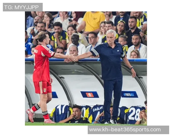 探秘广州足球队的团队协作与欧冠征程的精彩瞬间